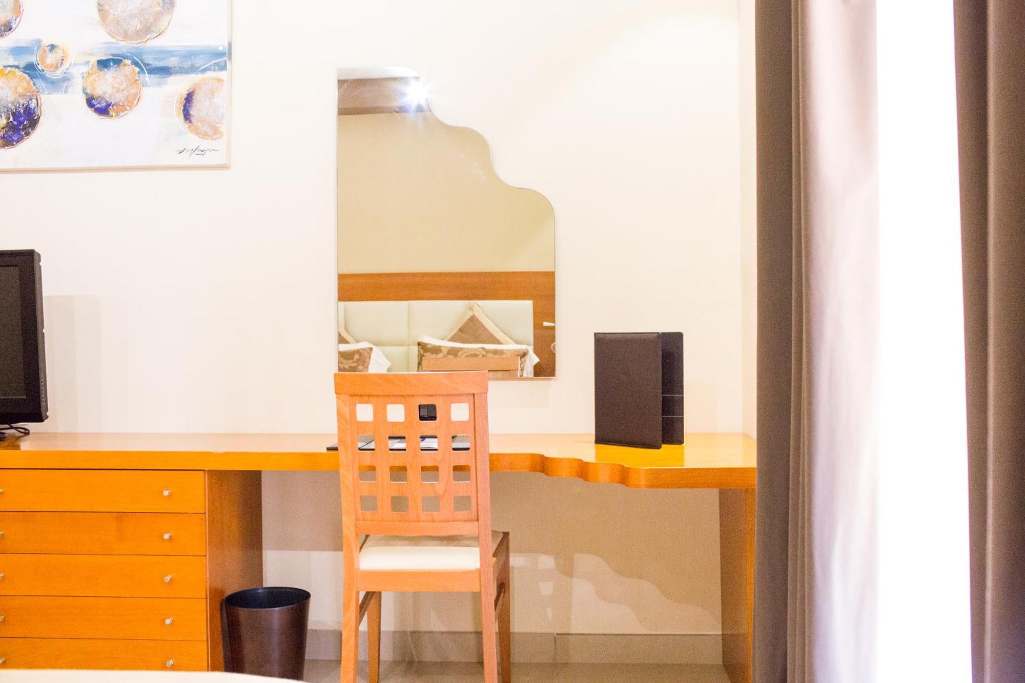 Hotel Agora Sure Hotel Collection By Best Western Lago Patria Rum bild